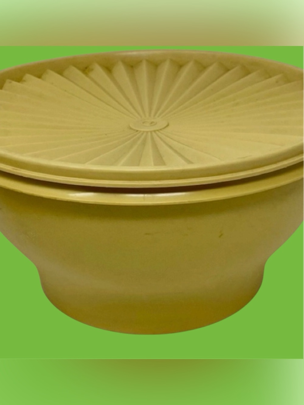 Vintage Tupperware 10" SALAD bowl servalier
